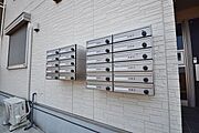 1階に集合ポストがございます