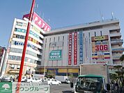 パティオ 徒歩8分。ショッピングセンター 590m