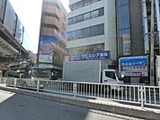 ウエルシア薬局浦安駅前店 686m
