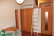 クローゼットと大容量のロフトでたっぷり収納できます