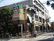 ライフ仲宿店 徒歩4分。スーパー 300m