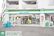 ファミリーマート上十条三丁目店 762m