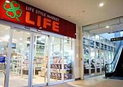 ライフ落合南長崎駅前店 徒歩5分。スーパー 390m
