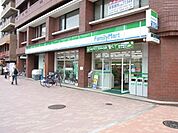 ファミリーマート 166m