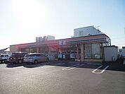 セブンイレブン 徒歩9分。コンビニ 650m