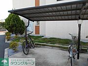 屋根付き駐輪場完備
