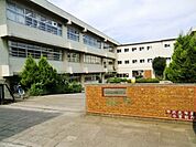 上本郷小学校 240m