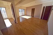 日の差し込むお部屋です