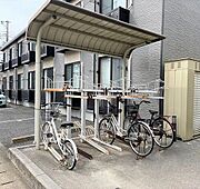 屋根付き駐輪場完備