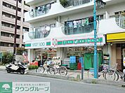 ローソンストア100わらび中央店 徒歩8分。コンビニ 590m