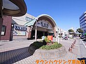 草加駅(東武 スカイツリーライン) 徒歩9分。 690m