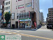 ファミリーマート 浦和高砂店 徒歩3分。 240m