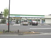 ファミリーマート鹿骨五丁目店 267m