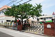 聖いずみ幼稚園 929m