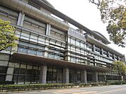江戸川区立中央図書館 742m