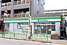 周辺：ファミリーマート中野富士見町駅前店 徒歩8分。 590m