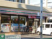 セブンイレブン 徒歩10分。コンビニ 730m