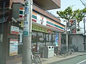 セブンイレブン拝島駅南口店 743m