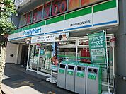ファミリーマート 徒歩11分。 870m