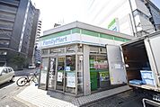 ファミリーマート草加氷川町店 徒歩3分。 180m