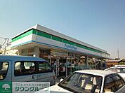 ファミリーマート 徒歩6分。コンビニ 450m