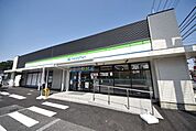ファミリーマート草加2丁目店 203m