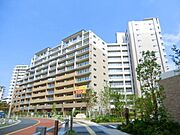 閑静な住宅街の大規模リバーサイドマンション