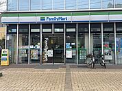 ファミリーマート金山町店 徒歩8分。 570m