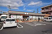 セブンイレブン八王子長沼東店 徒歩7分。コンビニ 520m
