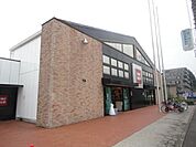 ユニクロ八王子台町店 572m