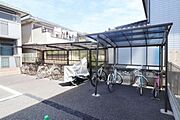 屋根付き自転車置き場