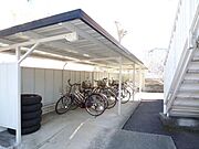 ★敷地内屋根付き駐輪場★