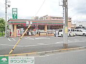 セブンイレブン八王子長沼町店 徒歩5分。コンビニ 380m