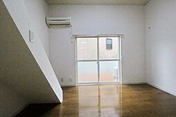 ウェルストンヴィラIII 105 1階1Kのリビング/ダイニング