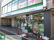 ファミリーマート 徒歩8分。コンビニ 620m