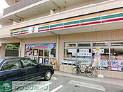 セブンイレブン 徒歩3分。コンビニ 230m