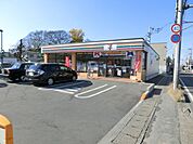 セブンイレブン 徒歩2分。コンビニ 150m