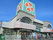 ライフ 徒歩7分。スーパー 550m