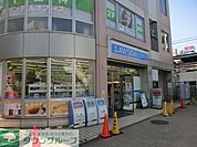 ローソン 徒歩2分。コンビニ 100m