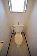 トイレに窓あります♪