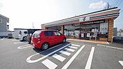 セブンイレブン高坂駅東口店 244m