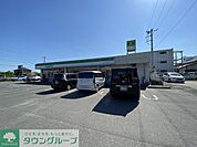 ファミリーマートながおかや寄居店 徒歩7分。 540m