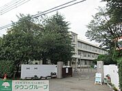 武蔵村山市立第一中学校 徒歩5分。中学校 390m