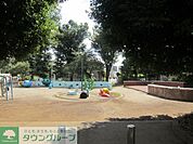 美好町公園 徒歩10分。公園 800m
