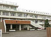 府中市立府中第十中学校 徒歩8分。中学校 580m