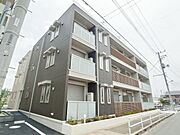タイル張りの落ち着いた外観♪