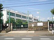 日野第三小学校 579m
