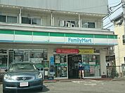 ファミリーマート日野高幡店 徒歩13分。コンビニ 1020m
