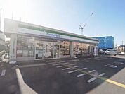 ファミリーマート西武立川店 842m