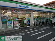 ファミリーマート羽村富士見公園前店 徒歩11分。コンビニ 870m